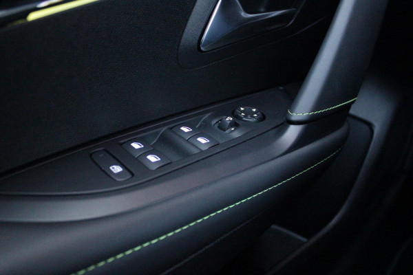 Peugeot 208 1.2 Hybrid 145PK AUTOMAAT GT | ALCANTARA "EXECUTIVE INTERIOR" (STOEL VERWARMING/ELEKTRISCH VERSTELBARE BESTUUDERSSTOEL MET MASSAGE FUNCTIE/ALCANTARA BEKLEDING | METAALLAK "JAUNE AGUENDA" | DRIVE ASSIST PLUS PACK (ADAPTIVE CRUISE CONTROL/STOP & GO FUNCTIE/LANE KEEPING/POSITIONING ASSIST) | 17" LICHTMETALEN VELGEN "YANAKA" | SFEER VERLICHTING IN 8 KLEUREN | KEYLESS ENTRY/START | DRAADLOZE APPLE CARPLAY/ANDROID AUTO | DRAADLOZE TELEFOONLADER | VISION & NAVIGATION PACK (NAVIGATIE/HD CAMERA VOOR EN ACHTER/DODEHOEK BEWAKING/INSTAPVERLICHTING | FULL LED KOPLAMPEN |