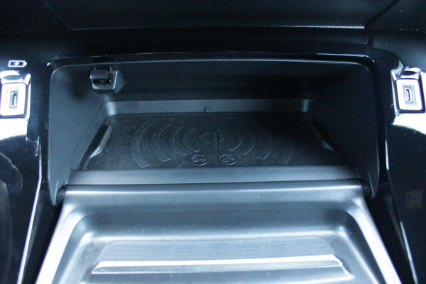 Peugeot 208 1.2 Hybrid 145PK AUTOMAAT GT | ALCANTARA "EXECUTIVE INTERIOR" (STOEL VERWARMING/ELEKTRISCH VERSTELBARE BESTUUDERSSTOEL MET MASSAGE FUNCTIE/ALCANTARA BEKLEDING | METAALLAK "JAUNE AGUENDA" | DRIVE ASSIST PLUS PACK (ADAPTIVE CRUISE CONTROL/STOP & GO FUNCTIE/LANE KEEPING/POSITIONING ASSIST) | 17" LICHTMETALEN VELGEN "YANAKA" | SFEER VERLICHTING IN 8 KLEUREN | KEYLESS ENTRY/START | DRAADLOZE APPLE CARPLAY/ANDROID AUTO | DRAADLOZE TELEFOONLADER | VISION & NAVIGATION PACK (NAVIGATIE/HD CAMERA VOOR EN ACHTER/DODEHOEK BEWAKING/INSTAPVERLICHTING | FULL LED KOPLAMPEN |