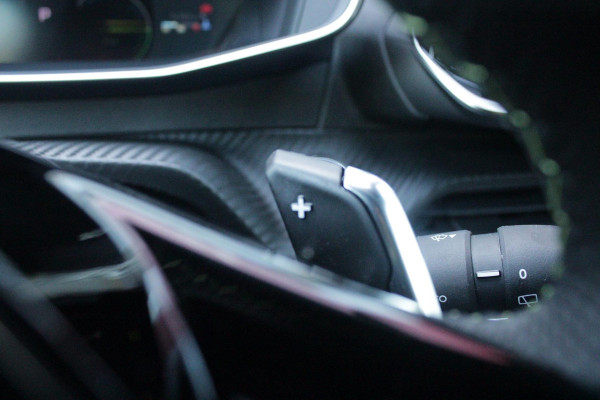 Peugeot 208 1.2 Hybrid 145PK AUTOMAAT GT | ALCANTARA "EXECUTIVE INTERIOR" (STOEL VERWARMING/ELEKTRISCH VERSTELBARE BESTUUDERSSTOEL MET MASSAGE FUNCTIE/ALCANTARA BEKLEDING | METAALLAK "JAUNE AGUENDA" | DRIVE ASSIST PLUS PACK (ADAPTIVE CRUISE CONTROL/STOP & GO FUNCTIE/LANE KEEPING/POSITIONING ASSIST) | 17" LICHTMETALEN VELGEN "YANAKA" | SFEER VERLICHTING IN 8 KLEUREN | KEYLESS ENTRY/START | DRAADLOZE APPLE CARPLAY/ANDROID AUTO | DRAADLOZE TELEFOONLADER | VISION & NAVIGATION PACK (NAVIGATIE/HD CAMERA VOOR EN ACHTER/DODEHOEK BEWAKING/INSTAPVERLICHTING | FULL LED KOPLAMPEN |