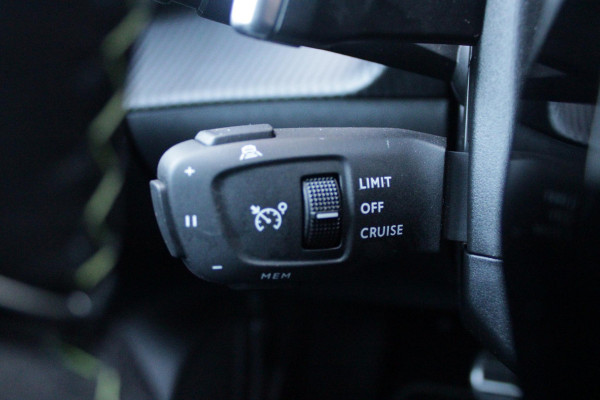 Peugeot 208 1.2 Hybrid 145PK AUTOMAAT GT | ALCANTARA "EXECUTIVE INTERIOR" (STOEL VERWARMING/ELEKTRISCH VERSTELBARE BESTUUDERSSTOEL MET MASSAGE FUNCTIE/ALCANTARA BEKLEDING | METAALLAK "JAUNE AGUENDA" | DRIVE ASSIST PLUS PACK (ADAPTIVE CRUISE CONTROL/STOP & GO FUNCTIE/LANE KEEPING/POSITIONING ASSIST) | 17" LICHTMETALEN VELGEN "YANAKA" | SFEER VERLICHTING IN 8 KLEUREN | KEYLESS ENTRY/START | DRAADLOZE APPLE CARPLAY/ANDROID AUTO | DRAADLOZE TELEFOONLADER | VISION & NAVIGATION PACK (NAVIGATIE/HD CAMERA VOOR EN ACHTER/DODEHOEK BEWAKING/INSTAPVERLICHTING | FULL LED KOPLAMPEN |