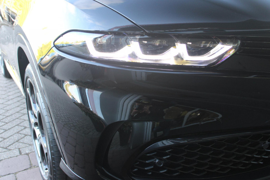 Alfa Romeo Tonale 1.3T PHEV 280PK SPRINT | ADAPTIVE CRUISE CONTROL | LED MATRIX KOPLAMPEN | STOEL/STUUR VERWARMING | PARKEERSENSOREN VOOR + ACHTER | ACHTERUITRIJ CAMERA | DRAADLOZE APPLE CARPLAY/ANDROID AUTO | NAVIGATIE | CLIMATE CONTROL | DRAADLOZE TELEFOONLADER |