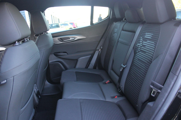 Alfa Romeo Tonale 1.3T PHEV 280PK SPRINT | ADAPTIVE CRUISE CONTROL | LED MATRIX KOPLAMPEN | STOEL/STUUR VERWARMING | PARKEERSENSOREN VOOR + ACHTER | ACHTERUITRIJ CAMERA | DRAADLOZE APPLE CARPLAY/ANDROID AUTO | NAVIGATIE | CLIMATE CONTROL | DRAADLOZE TELEFOONLADER |