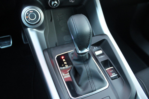 Alfa Romeo Tonale 1.3T PHEV 280PK SPRINT | ADAPTIVE CRUISE CONTROL | LED MATRIX KOPLAMPEN | STOEL/STUUR VERWARMING | PARKEERSENSOREN VOOR + ACHTER | ACHTERUITRIJ CAMERA | DRAADLOZE APPLE CARPLAY/ANDROID AUTO | NAVIGATIE | CLIMATE CONTROL | DRAADLOZE TELEFOONLADER |
