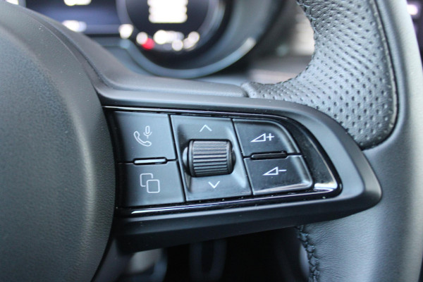 Alfa Romeo Tonale 1.3T PHEV 280PK SPRINT | ADAPTIVE CRUISE CONTROL | LED MATRIX KOPLAMPEN | STOEL/STUUR VERWARMING | PARKEERSENSOREN VOOR + ACHTER | ACHTERUITRIJ CAMERA | DRAADLOZE APPLE CARPLAY/ANDROID AUTO | NAVIGATIE | CLIMATE CONTROL | DRAADLOZE TELEFOONLADER |