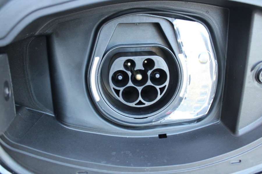 Alfa Romeo Tonale 1.3T PHEV 280PK SPRINT | ADAPTIVE CRUISE CONTROL | LED MATRIX KOPLAMPEN | STOEL/STUUR VERWARMING | PARKEERSENSOREN VOOR + ACHTER | ACHTERUITRIJ CAMERA | DRAADLOZE APPLE CARPLAY/ANDROID AUTO | NAVIGATIE | CLIMATE CONTROL | DRAADLOZE TELEFOONLADER |