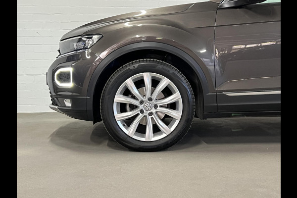 Volkswagen T-Roc 1.5 TSI Sport Open dak | Adapt. cruise | Carplay | Climate control | Navigatie | 18'' lichtmetalen wielen