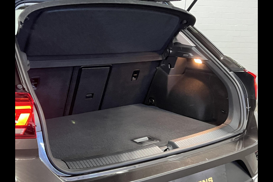 Volkswagen T-Roc 1.5 TSI Sport Open dak | Adapt. cruise | Carplay | Climate control | Navigatie | 18'' lichtmetalen wielen