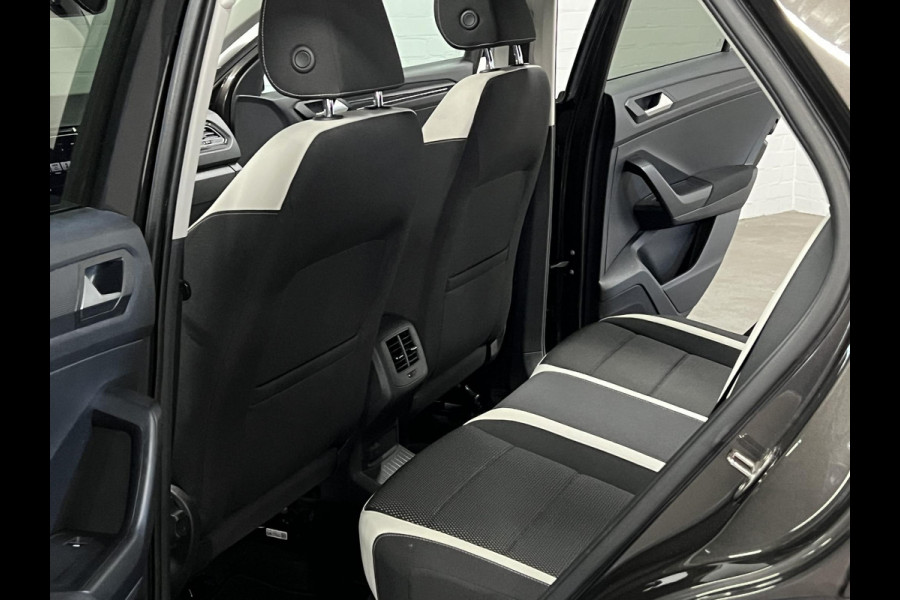 Volkswagen T-Roc 1.5 TSI Sport Open dak | Adapt. cruise | Carplay | Climate control | Navigatie | 18'' lichtmetalen wielen
