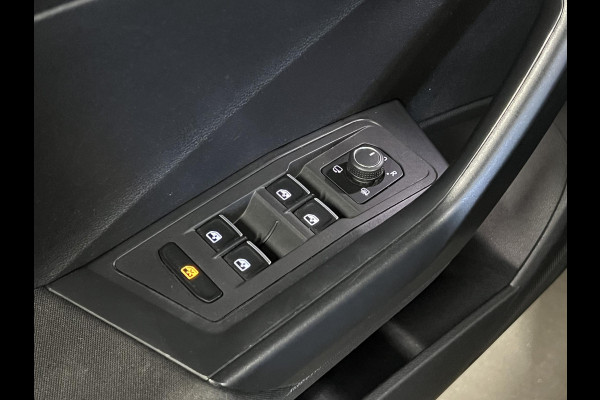 Volkswagen T-Roc 1.5 TSI Sport Open dak | Adapt. cruise | Carplay | Climate control | Navigatie | 18'' lichtmetalen wielen