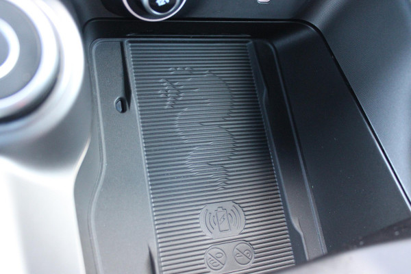 Alfa Romeo Tonale 1.3T PHEV 280PK SPRINT | ADAPTIVE CRUISE CONTROL | LED MATRIX KOPLAMPEN | STOEL/STUUR VERWARMING | PARKEERSENSOREN VOOR + ACHTER | ACHTERUITRIJ CAMERA | DRAADLOZE APPLE CARPLAY/ANDROID AUTO | NAVIGATIE | CLIMATE CONTROL | DRAADLOZE TELEFOONLADER |
