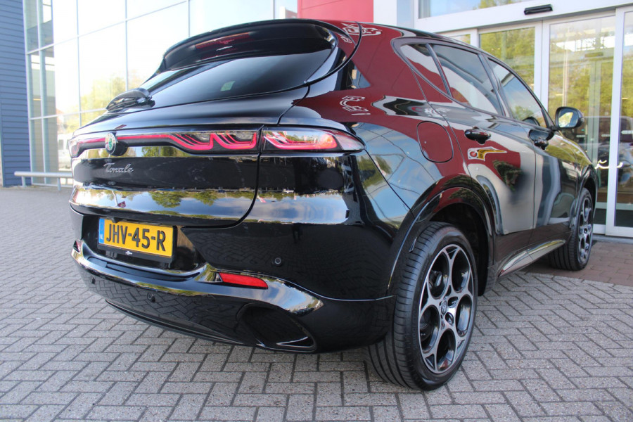 Alfa Romeo Tonale 1.3T PHEV 280PK SPRINT | ADAPTIVE CRUISE CONTROL | LED MATRIX KOPLAMPEN | STOEL/STUUR VERWARMING | PARKEERSENSOREN VOOR + ACHTER | ACHTERUITRIJ CAMERA | DRAADLOZE APPLE CARPLAY/ANDROID AUTO | NAVIGATIE | CLIMATE CONTROL | DRAADLOZE TELEFOONLADER |