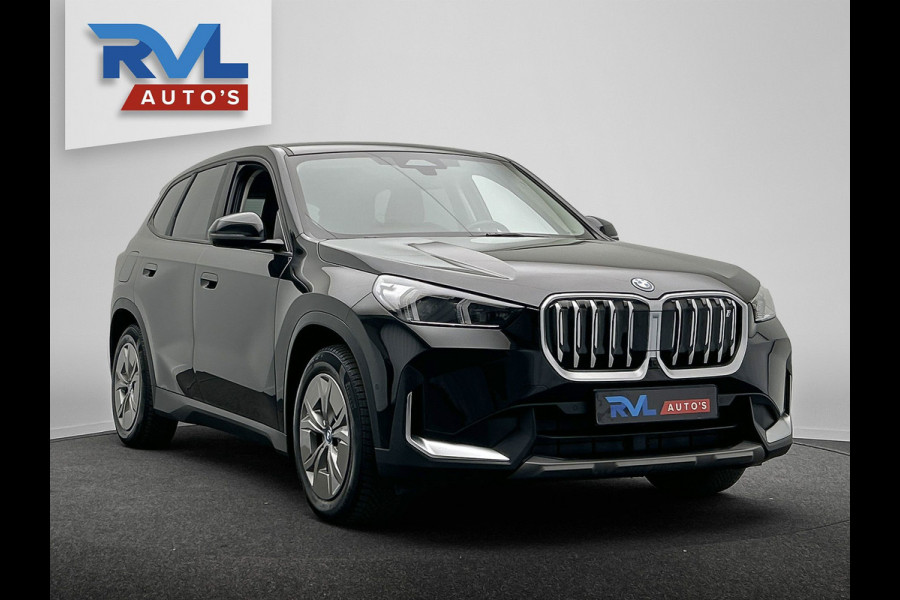 BMW iX1 XDrive30 Launch Edition 67 kWh | Carplay | SOH 99.6% | Leder | Harman/Kardon | Head-up display | Camera |