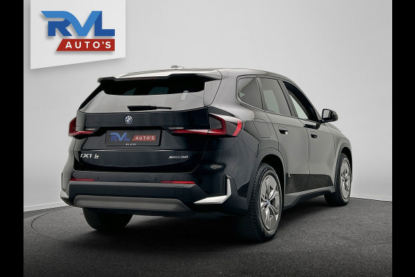 BMW iX1 XDrive30 Launch Edition 67 kWh | Carplay | SOH 99.6% | Leder | Harman/Kardon | Head-up display | Camera |