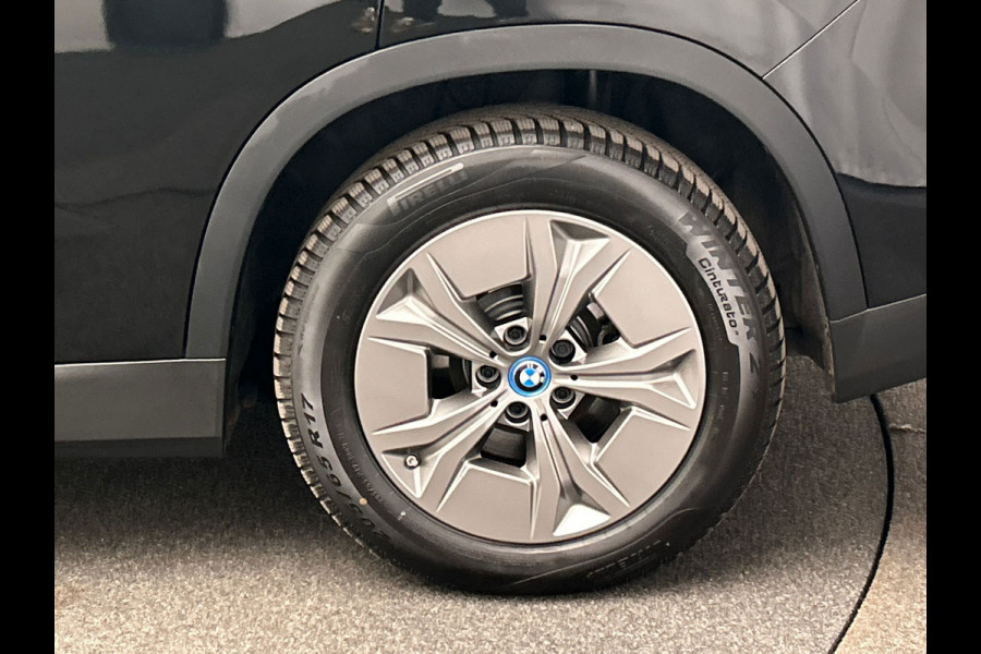 BMW iX1 XDrive30 Launch Edition 67 kWh | Carplay | SOH 99.6% | Leder | Harman/Kardon | Head-up display | Camera |