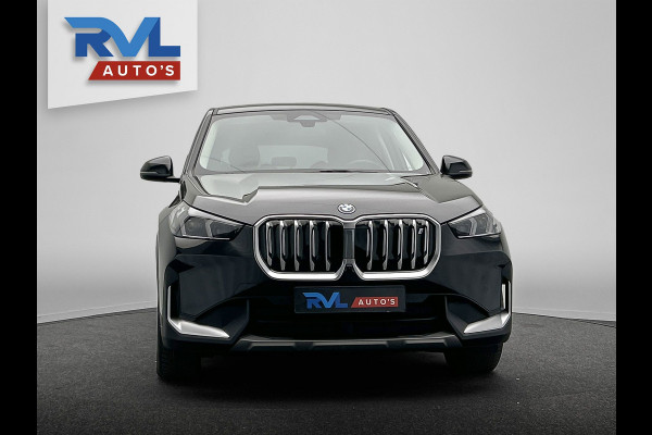 BMW iX1 XDrive30 Launch Edition 67 kWh | Carplay | SOH 99.6% | Leder | Harman/Kardon | Head-up display | Camera |