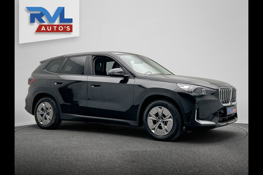 BMW iX1 XDrive30 Launch Edition 67 kWh | Carplay | SOH 99.6% | Leder | Harman/Kardon | Head-up display | Camera |