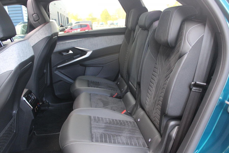 Peugeot E-5008 LAUNCH EDITION GT 325PK Dual Motor 73 kWh | PANORAMA SCHUIF / KANTELDAK | LEDEREN BEKLEDING NAPPA | ELEKTRISCH VERSTELBARE VOOR STOELEN, MET GEHEUGENFUNCTIE OP BESTUURDERSSTOEL | STOEL VERWARMING | STOEL MASAGE | ACHTERBANK VERWARMING | STUUR VERWARMING | WARMTE POMP | ALARM SYSTEEM | DRAADLOOS APPLE CARPLAY / ANDROID AUTO | DRAADLOZE TELEFOONLADER | VISIOPARK 360° HD CAMERA'S | DRIVE ASSIST 2.0 SEMI-AUTONOOMRIJDEN | SFEER VERLICHTING | DRAADLOZE TELEFOONLADER | ADAPTIVE CRUISE CONTROL | DODEHOEK DETECTIE | 7-PERSOONS |