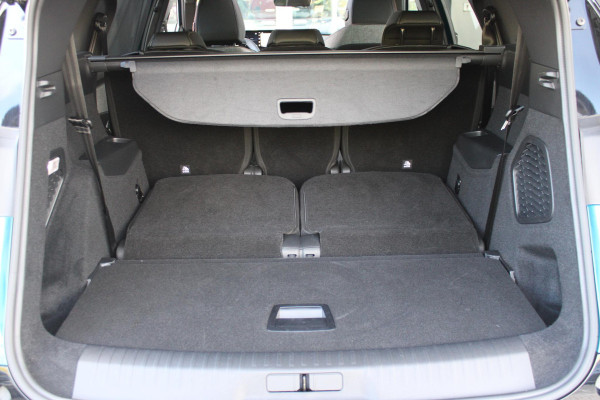 Peugeot E-5008 LAUNCH EDITION GT 325PK Dual Motor 73 kWh | PANORAMA SCHUIF / KANTELDAK | LEDEREN BEKLEDING NAPPA | ELEKTRISCH VERSTELBARE VOOR STOELEN, MET GEHEUGENFUNCTIE OP BESTUURDERSSTOEL | STOEL VERWARMING | STOEL MASAGE | ACHTERBANK VERWARMING | STUUR VERWARMING | WARMTE POMP | ALARM SYSTEEM | DRAADLOOS APPLE CARPLAY / ANDROID AUTO | DRAADLOZE TELEFOONLADER | VISIOPARK 360° HD CAMERA'S | DRIVE ASSIST 2.0 SEMI-AUTONOOMRIJDEN | SFEER VERLICHTING | DRAADLOZE TELEFOONLADER | ADAPTIVE CRUISE CONTROL | DODEHOEK DETECTIE | 7-PERSOONS |