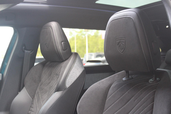 Peugeot E-5008 LAUNCH EDITION GT 325PK Dual Motor 73 kWh | PANORAMA SCHUIF / KANTELDAK | LEDEREN BEKLEDING NAPPA | ELEKTRISCH VERSTELBARE VOOR STOELEN, MET GEHEUGENFUNCTIE OP BESTUURDERSSTOEL | STOEL VERWARMING | STOEL MASAGE | ACHTERBANK VERWARMING | STUUR VERWARMING | WARMTE POMP | ALARM SYSTEEM | DRAADLOOS APPLE CARPLAY / ANDROID AUTO | DRAADLOZE TELEFOONLADER | VISIOPARK 360° HD CAMERA'S | DRIVE ASSIST 2.0 SEMI-AUTONOOMRIJDEN | SFEER VERLICHTING | DRAADLOZE TELEFOONLADER | ADAPTIVE CRUISE CONTROL | DODEHOEK DETECTIE | 7-PERSOONS |