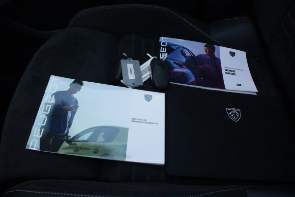 Peugeot E-5008 LAUNCH EDITION GT 325PK Dual Motor 73 kWh | PANORAMA SCHUIF / KANTELDAK | LEDEREN BEKLEDING NAPPA | ELEKTRISCH VERSTELBARE VOOR STOELEN, MET GEHEUGENFUNCTIE OP BESTUURDERSSTOEL | STOEL VERWARMING | STOEL MASAGE | ACHTERBANK VERWARMING | STUUR VERWARMING | WARMTE POMP | ALARM SYSTEEM | DRAADLOOS APPLE CARPLAY / ANDROID AUTO | DRAADLOZE TELEFOONLADER | VISIOPARK 360° HD CAMERA'S | DRIVE ASSIST 2.0 SEMI-AUTONOOMRIJDEN | SFEER VERLICHTING | DRAADLOZE TELEFOONLADER | ADAPTIVE CRUISE CONTROL | DODEHOEK DETECTIE | 7-PERSOONS |