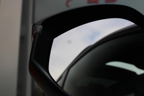 Peugeot E-5008 LAUNCH EDITION GT 325PK Dual Motor 73 kWh | PANORAMA SCHUIF / KANTELDAK | LEDEREN BEKLEDING NAPPA | ELEKTRISCH VERSTELBARE VOOR STOELEN, MET GEHEUGENFUNCTIE OP BESTUURDERSSTOEL | STOEL VERWARMING | STOEL MASAGE | ACHTERBANK VERWARMING | STUUR VERWARMING | WARMTE POMP | ALARM SYSTEEM | DRAADLOOS APPLE CARPLAY / ANDROID AUTO | DRAADLOZE TELEFOONLADER | VISIOPARK 360° HD CAMERA'S | DRIVE ASSIST 2.0 SEMI-AUTONOOMRIJDEN | SFEER VERLICHTING | DRAADLOZE TELEFOONLADER | ADAPTIVE CRUISE CONTROL | DODEHOEK DETECTIE | 7-PERSOONS |