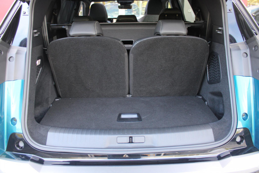 Peugeot E-5008 LAUNCH EDITION GT 325PK Dual Motor 73 kWh | PANORAMA SCHUIF / KANTELDAK | LEDEREN BEKLEDING NAPPA | ELEKTRISCH VERSTELBARE VOOR STOELEN, MET GEHEUGENFUNCTIE OP BESTUURDERSSTOEL | STOEL VERWARMING | STOEL MASAGE | ACHTERBANK VERWARMING | STUUR VERWARMING | WARMTE POMP | ALARM SYSTEEM | DRAADLOOS APPLE CARPLAY / ANDROID AUTO | DRAADLOZE TELEFOONLADER | VISIOPARK 360° HD CAMERA'S | DRIVE ASSIST 2.0 SEMI-AUTONOOMRIJDEN | SFEER VERLICHTING | DRAADLOZE TELEFOONLADER | ADAPTIVE CRUISE CONTROL | DODEHOEK DETECTIE | 7-PERSOONS |