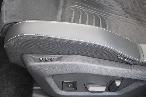 Peugeot E-5008 LAUNCH EDITION GT 325PK Dual Motor 73 kWh | PANORAMA SCHUIF / KANTELDAK | LEDEREN BEKLEDING NAPPA | ELEKTRISCH VERSTELBARE VOOR STOELEN, MET GEHEUGENFUNCTIE OP BESTUURDERSSTOEL | STOEL VERWARMING | STOEL MASAGE | ACHTERBANK VERWARMING | STUUR VERWARMING | WARMTE POMP | ALARM SYSTEEM | DRAADLOOS APPLE CARPLAY / ANDROID AUTO | DRAADLOZE TELEFOONLADER | VISIOPARK 360° HD CAMERA'S | DRIVE ASSIST 2.0 SEMI-AUTONOOMRIJDEN | SFEER VERLICHTING | DRAADLOZE TELEFOONLADER | ADAPTIVE CRUISE CONTROL | DODEHOEK DETECTIE | 7-PERSOONS |