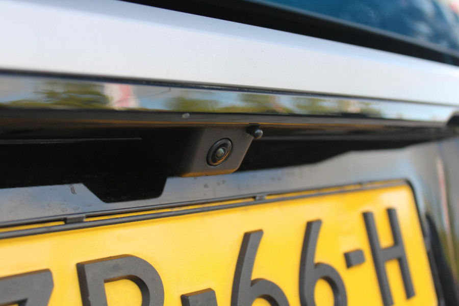 Peugeot E-5008 LAUNCH EDITION GT 325PK Dual Motor 73 kWh | PANORAMA SCHUIF / KANTELDAK | LEDEREN BEKLEDING NAPPA | ELEKTRISCH VERSTELBARE VOOR STOELEN, MET GEHEUGENFUNCTIE OP BESTUURDERSSTOEL | STOEL VERWARMING | STOEL MASAGE | ACHTERBANK VERWARMING | STUUR VERWARMING | WARMTE POMP | ALARM SYSTEEM | DRAADLOOS APPLE CARPLAY / ANDROID AUTO | DRAADLOZE TELEFOONLADER | VISIOPARK 360° HD CAMERA'S | DRIVE ASSIST 2.0 SEMI-AUTONOOMRIJDEN | SFEER VERLICHTING | DRAADLOZE TELEFOONLADER | ADAPTIVE CRUISE CONTROL | DODEHOEK DETECTIE | 7-PERSOONS |