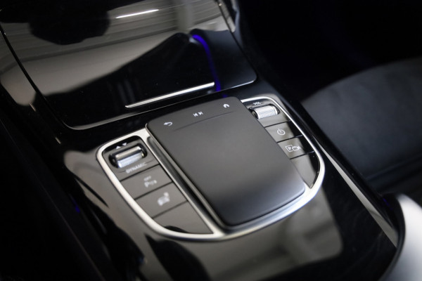 Mercedes-Benz EQC 400 4MATIC AMG 80 kWh NAP HEAD-UP 360 Camera BLIS BURMS TREKHAAK Schuifldak LEASE V/A € 223,- P.M. INRUIL MOG