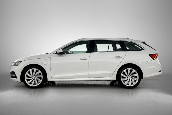 Škoda Octavia Combi 1.4 TSI iV PHEV Sportline Business(Goed OnderH, Carplay/ Android, Camera, Elektrische Stoelen, StoelV, Etc)