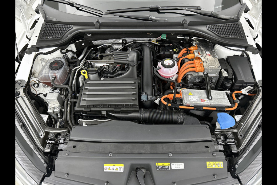 Škoda Octavia Combi 1.4 TSI iV PHEV Sportline Business(Goed OnderH, Carplay/ Android, Camera, Elektrische Stoelen, StoelV, Etc)