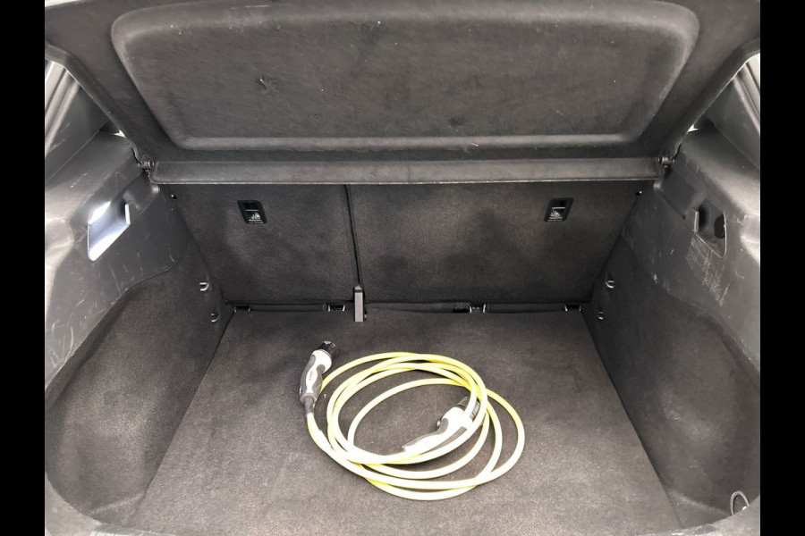 Volkswagen ID.3 Life 58 kWh | Origineel Nederlands | SOH 91.38% | Carplay | Adaptive-cruise | Stoelverwarming |