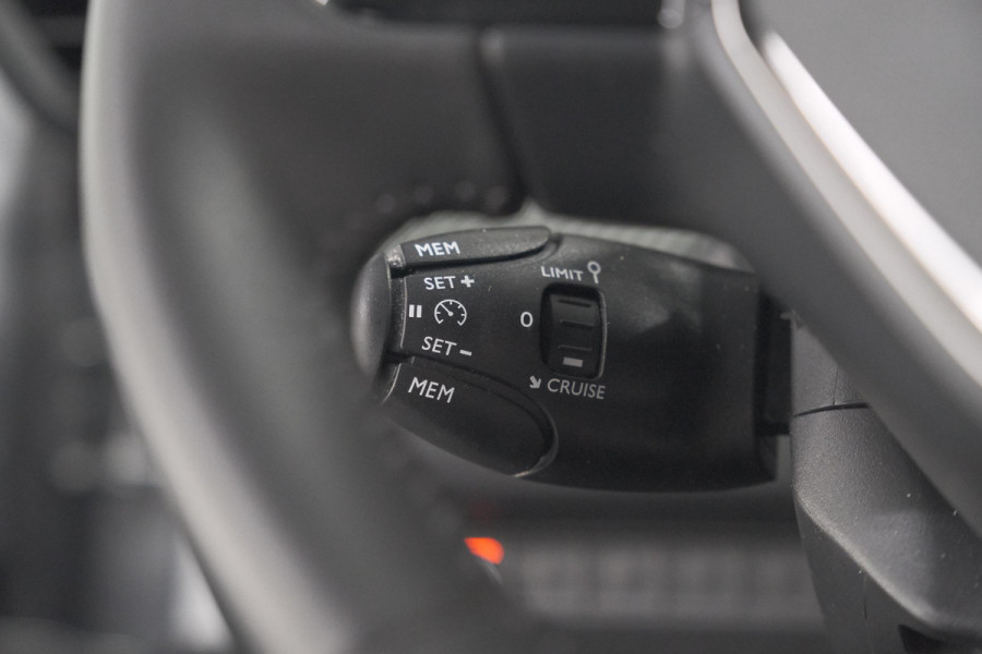 Peugeot 208 PureTech 100 EAT8 Allure Pack | Camera | Navigatie | Apple Carplay | Parkeersensoren