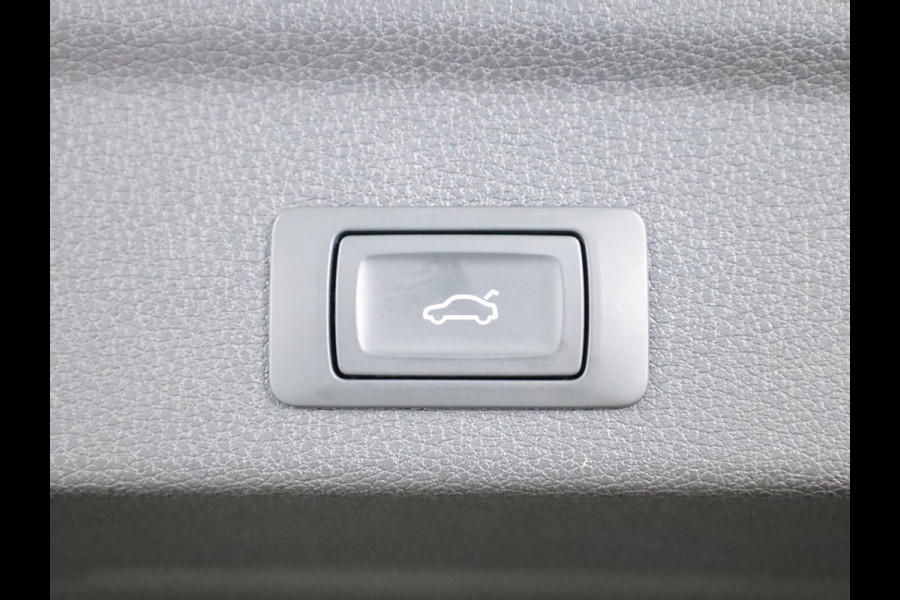 Audi Q3 Sportback 45 TFSI e S Edition 245pk | Navigatie | Lederen bekleding | Elektrisch verstelbare voorstoelen | 360° Camera | Adaptief demping systeem | S line interieur