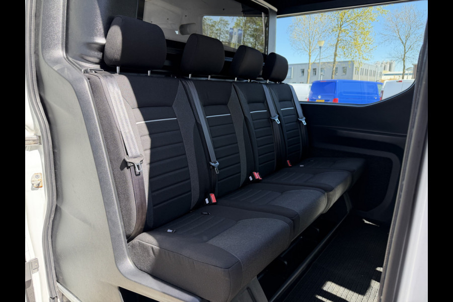 Iveco Daily 35S14V 2.3 automaat 410 L4H2 DC 6 persoons / vaste prijs rijklaar € 29.950 ex btw / ideale motorsport bus / euro 6 / bpm vrij / cruise en climate control / trekhaak 3500 kg !