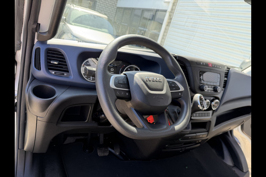 Iveco Daily 35S14V 2.3 automaat 410 L4H2 DC 6 persoons / vaste prijs rijklaar € 29.950 ex btw / ideale motorsport bus / euro 6 / bpm vrij / cruise en climate control / trekhaak 3500 kg !