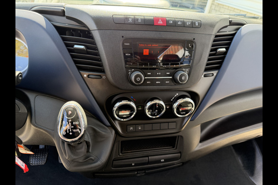 Iveco Daily 35S14V 2.3 automaat 410 L4H2 DC 6 persoons / vaste prijs rijklaar € 29.950 ex btw / ideale motorsport bus / euro 6 / bpm vrij / cruise en climate control / trekhaak 3500 kg !