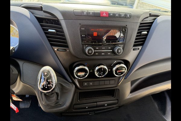 Iveco Daily 35S14V 2.3 automaat 410 L4H2 DC 6 persoons / vaste prijs rijklaar € 29.950 ex btw / ideale motorsport bus / euro 6 / bpm vrij / cruise en climate control / trekhaak 3500 kg !