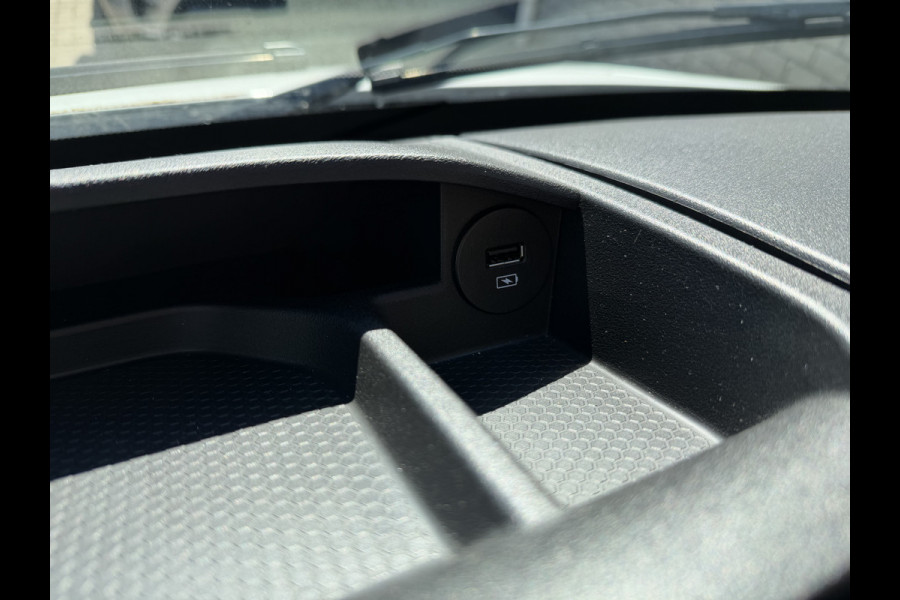 Iveco Daily 35S14V 2.3 automaat 410 L4H2 DC 6 persoons / vaste prijs rijklaar € 29.950 ex btw / ideale motorsport bus / euro 6 / bpm vrij / cruise en climate control / trekhaak 3500 kg !