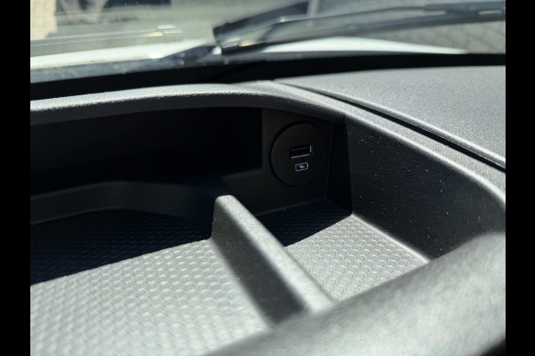 Iveco Daily 35S14V 2.3 automaat 410 L4H2 DC 6 persoons / vaste prijs rijklaar € 29.950 ex btw / ideale motorsport bus / euro 6 / bpm vrij / cruise en climate control / trekhaak 3500 kg !