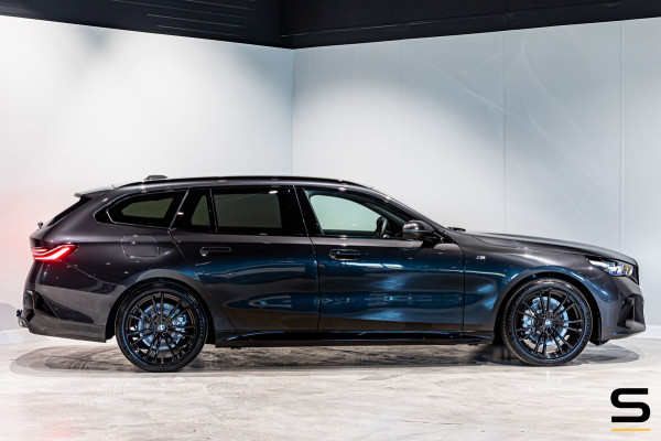 BMW 5 Serie Touring 520i|M-sport|Pano|H&K|Fis €68.000|1e eig