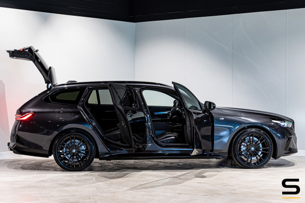 BMW 5 Serie Touring 520i|M-sport|Pano|H&K|Fis €68.000|1e eig