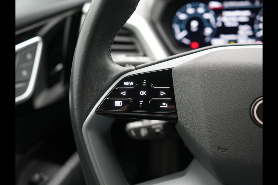 Audi Q4 e-tron 50 quattro Advanced edition 77 kWh 300pk Dealer O.H. | Apple Carplay | Voorstoelen Verwarmd | Navigatie Plus | 19"L.M | LED | Cruise Control | DAB | Virtual |