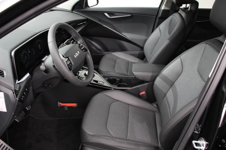 Kia Niro EV DynamicPlusLine 64.8 kWh Nieuw Model! | Navigatie Half Leder Schuif-kantel dak Electrisch bedienbare achterklep DAB Led Camera