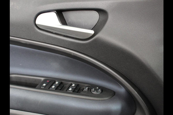 Alfa Romeo junior Elettrica Automaat 156PK Adaptieve Cruise Control LMV 18 inch Full Led Matrix Parkeer sensoren Navigatie Apple Carplay / Android auto  Climate Control