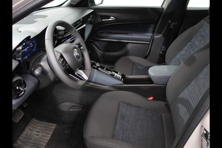 Alfa Romeo junior Elettrica Automaat 156PK Adaptieve Cruise Control LMV 18 inch Full Led Matrix Parkeer senoren Navigatie Apple Carplay / Android auto  Climate Control