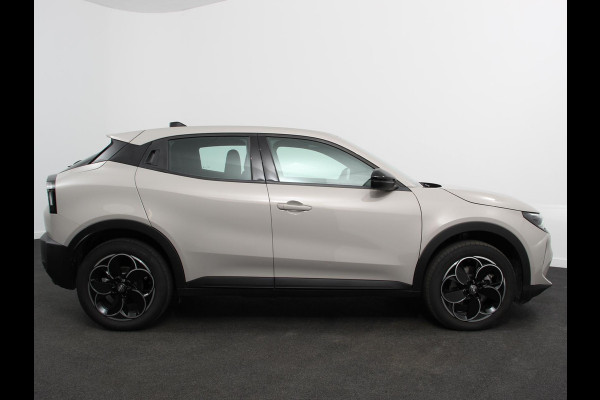 Alfa Romeo junior Elettrica Automaat 156PK Adaptieve Cruise Control LMV 18 inch Full Led Matrix Parkeer senoren Navigatie Apple Carplay / Android auto  Climate Control