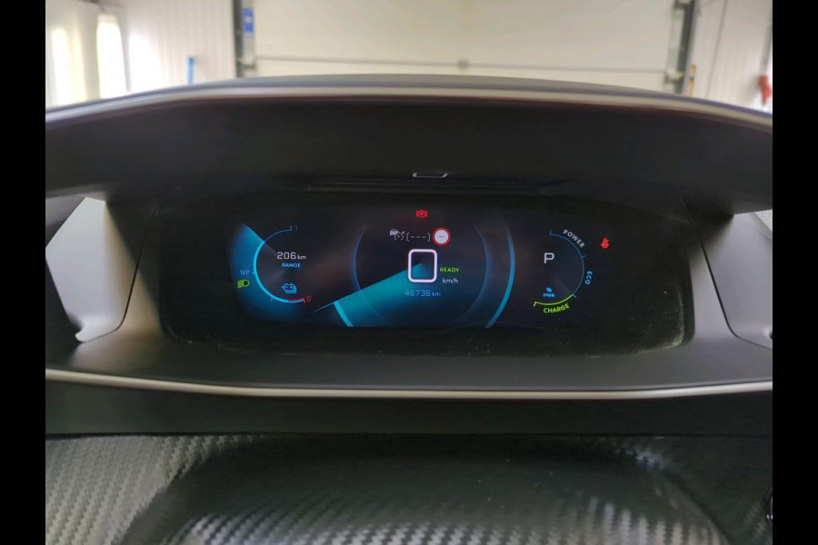 Peugeot e-2008 EV Allure Pack 50 kWh | 46.700 KM | Pack Drive | 3D Navigatie | Stoelverwarming | WORDT VERWACHT