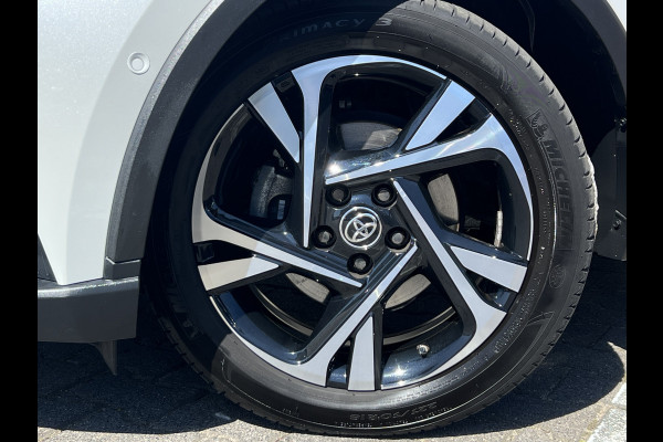 Toyota C-HR 2.0 Hybrid Team D | Trekhaak | Premium LED | Carplay | ACC | Camera | Dodehoek