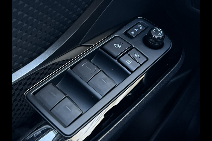 Toyota C-HR 2.0 Hybrid Team D | Trekhaak | Premium LED | Carplay | ACC | Camera | Dodehoek